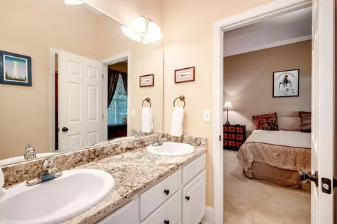 Bath - 1062 Emerald Pl, Evans, GA 30809 photo 5 of 7