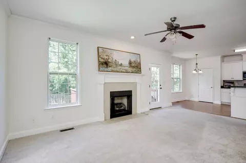 Living - 1142 Hunters Cv, Evans, GA 30809 photo 5 of 6