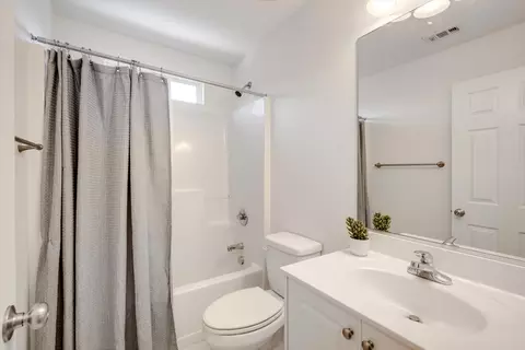 Bath - 1142 Hunters Cv, Evans, GA 30809 photo 4 of 4
