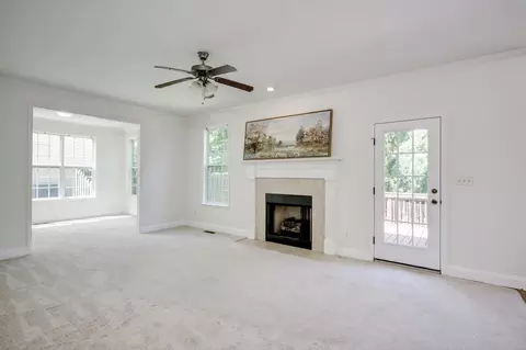 Living - 1142 Hunters Cv, Evans, GA 30809 photo 4 of 6