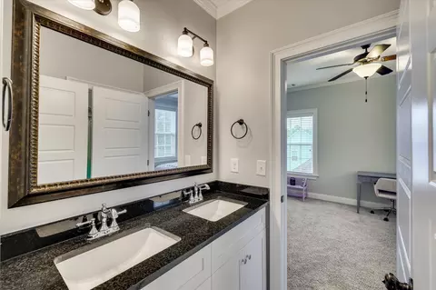 Bath - 976 Bartram Rdg, Evans, GA 30809 photo 5 of 9