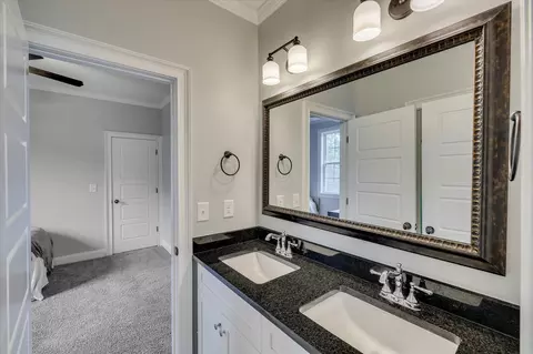 Bath - 976 Bartram Rdg, Evans, GA 30809 photo 6 of 9