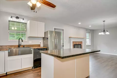 Kitchen - 525 Pheasant Run Dr, Evans, GA 30809 photo 2 of 5