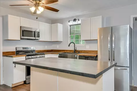Kitchen - 525 Pheasant Run Dr, Evans, GA 30809 photo 3 of 5