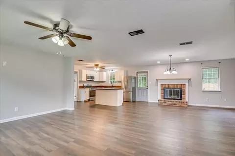 Living - 525 Pheasant Run Dr, Evans, GA 30809 photo 4 of 8