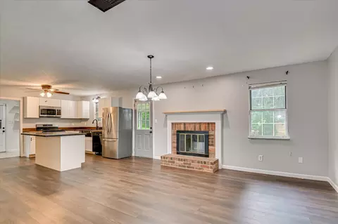 Living - 525 Pheasant Run Dr, Evans, GA 30809 photo 6 of 8