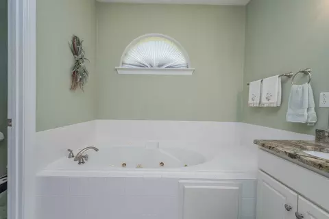 Bath - 917 Windmill Pkwy, Evans, GA 30809 photo 4 of 11