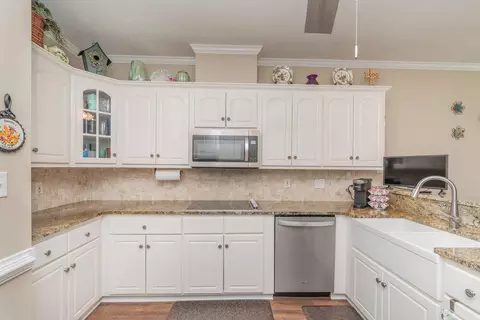 Kitchen - 917 Windmill Pkwy, Evans, GA 30809 photo 2 of 4
