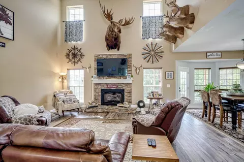 Living - 3368 Sandhill Rd, Thomson, GA 30824 photo 2 of 4