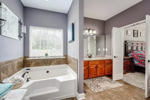 Bath - 3368 Sandhill Rd, Thomson, GA 30824 photo 3 of 4