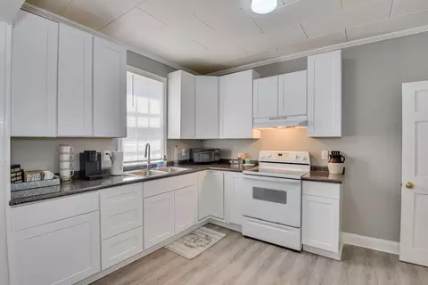 Kitchen - 1964 Barnes Rd, Augusta, GA 30906 photo 2 of 3