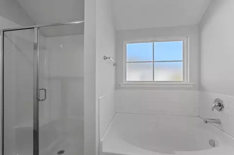Bath - 1341 Elbron Dr, Augusta, GA 30909 photo 2 of 5