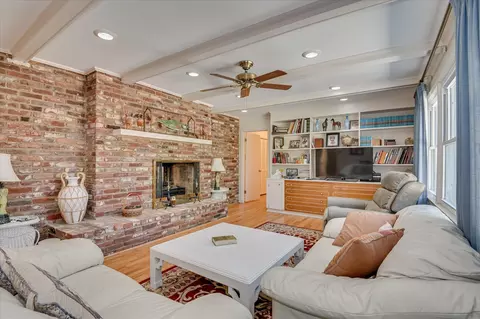 Living - 538 Regent Rd, Augusta, GA 30909 photo 3 of 11
