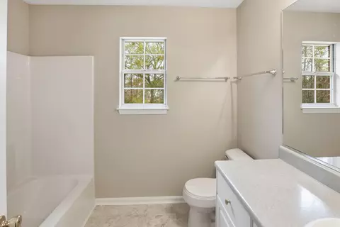 Bath - 1077 Waltons Pass, Evans, GA 30809 photo 3 of 4