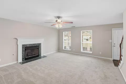 Living - 1077 Waltons Pass, Evans, GA 30809 photo 2 of 3