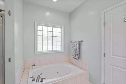 Bath - 1088 Conn Dr, Evans, GA 30809 photo 3 of 5