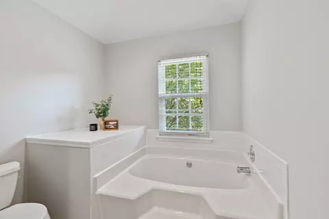 Bath - 4183 Quinn Dr, Evans, GA 30809 photo 4 of 5