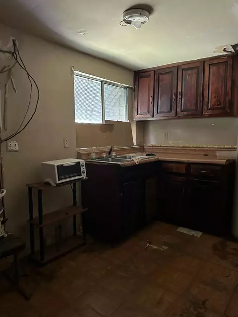 Kitchen - 1539 Chestnut St, Augusta, GA 30901 photo 2 of 3
