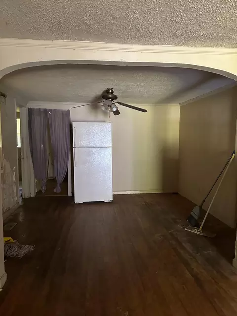 Living - 1539 Chestnut St, Augusta, GA 30901 photo 3 of 3
