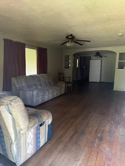 Living - 1539 Chestnut St, Augusta, GA 30901 photo 1 of 3