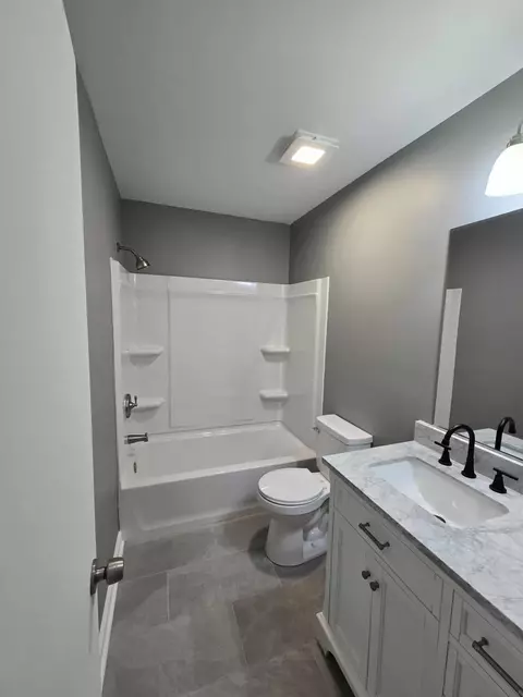 Bath - 4442 Roxbury Dr, Evans, GA 30809 photo 1 of 2
