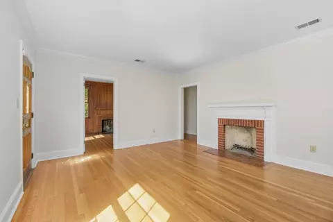 Living - 3013 Cardinal Dr, Augusta, GA 30909 photo 2 of 4