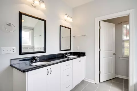 Bath - 5435 Copse Dr, Augusta, GA 30909 photo 2 of 5