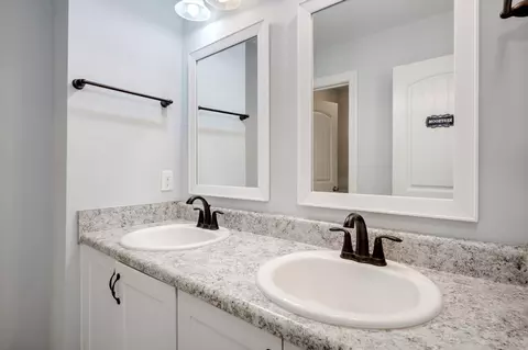Bath - 5435 Copse Dr, Augusta, GA 30909 photo 4 of 5