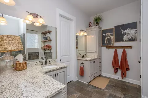Bath - 987 Mitchell Ln, Evans, GA 30809 photo 1 of 14