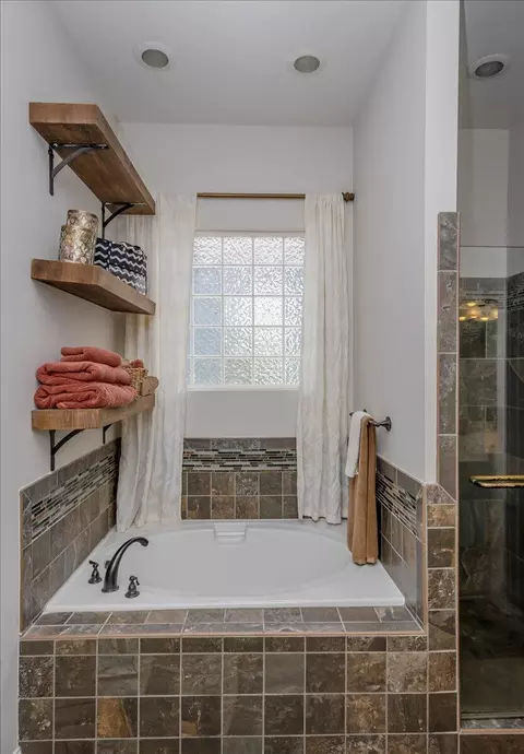 Bath - 987 Mitchell Ln, Evans, GA 30809 photo 6 of 14