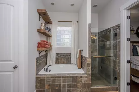 Bath - 987 Mitchell Ln, Evans, GA 30809 photo 5 of 14