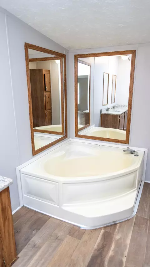 Bath - 1289 Brittany St, Stapleton, GA 30823 photo 2 of 5