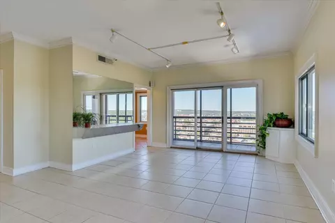 Living - 1 Seventh St #1602, Augusta, GA 30901 photo 6 of 10