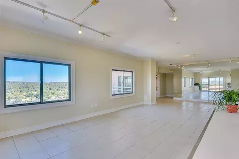 Living - 1 Seventh St #1602, Augusta, GA 30901 photo 5 of 10