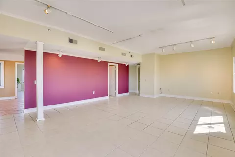 Living - 1 Seventh St #1602, Augusta, GA 30901 photo 8 of 10