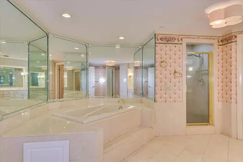 Bath - 1 Seventh St #1602, Augusta, GA 30901 photo 2 of 4