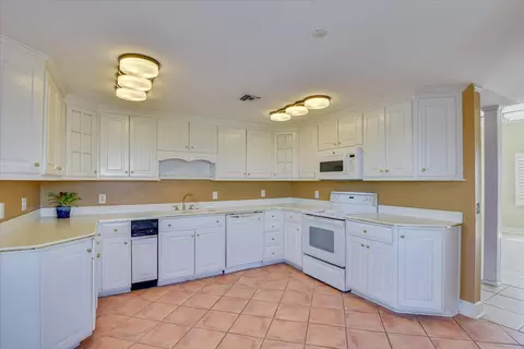 Kitchen - 1 Seventh St #1602, Augusta, GA 30901 photo 2 of 4