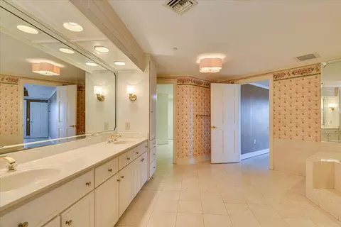 Bath - 1 Seventh St #1602, Augusta, GA 30901 photo 3 of 4