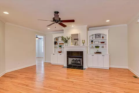 Living - 102 Highgrass Trl, Evans, GA 30809 photo 2 of 5
