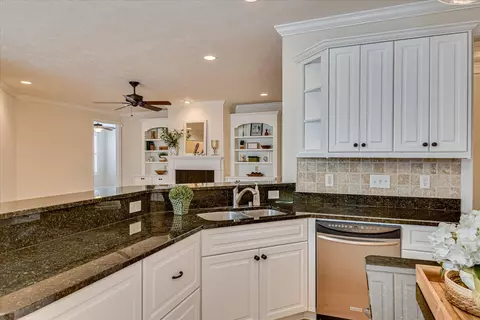 Kitchen - 102 Highgrass Trl, Evans, GA 30809 photo 5 of 8