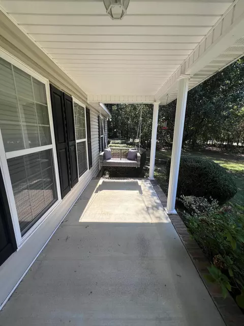 338 Devonshire Dr, Thomson, GA 30824 photo 2