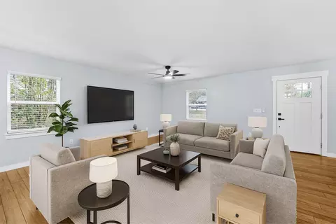 Living - 306 Michael St, Thomson, GA 30824 photo 2 of 2