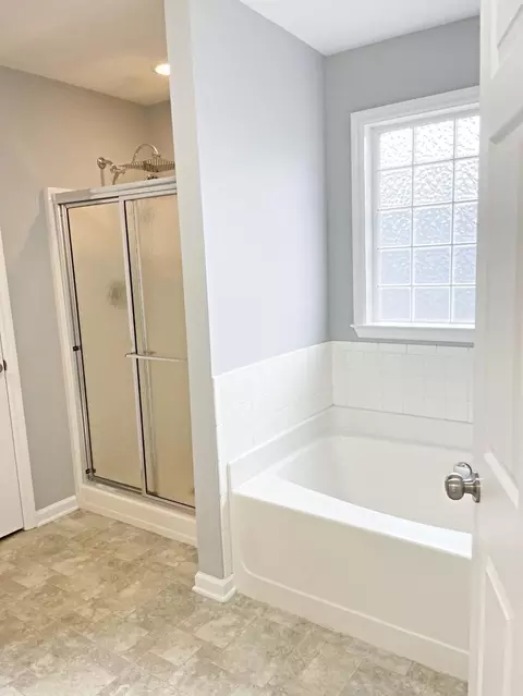 Bath - 3217 Hampton Cir, Augusta, GA 30906 photo 2 of 5