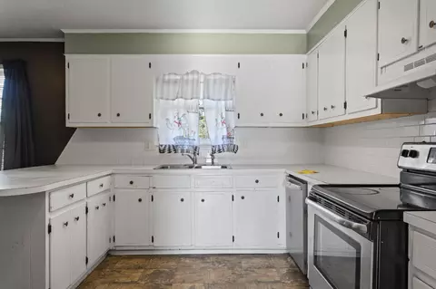 Kitchen - 133 Highview Dr, Augusta, GA 30907 photo 2 of 2