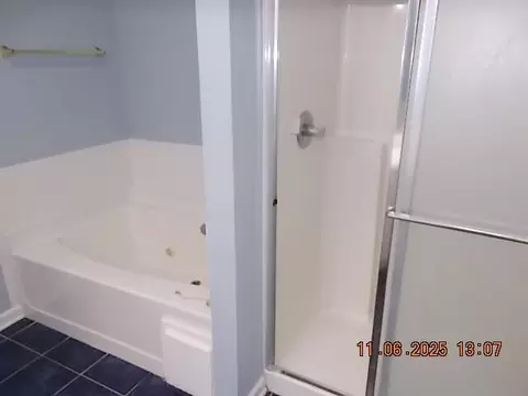 Bath - 599 Windward Ct, Evans, GA 30809 photo 2 of 3