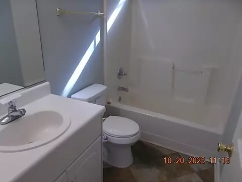 Bath - 599 Windward Ct, Evans, GA 30809 photo 3 of 3