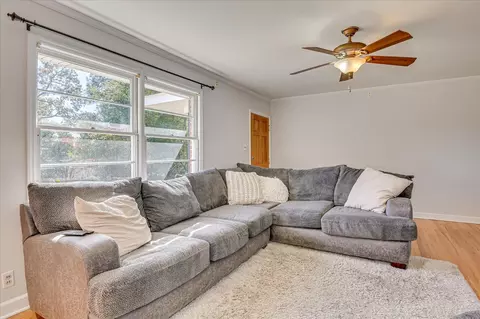 Living - 1611 Pendleton Rd, Augusta, GA 30904 photo 3 of 4
