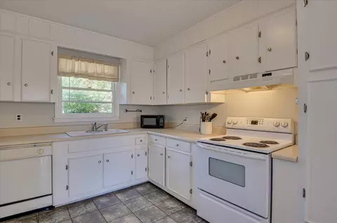 Kitchen - 1611 Pendleton Rd, Augusta, GA 30904 photo 2 of 6