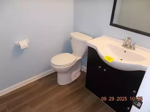 Bath - 579 Litchfield Court Ct, Evans, GA 30809 photo 1 of 3