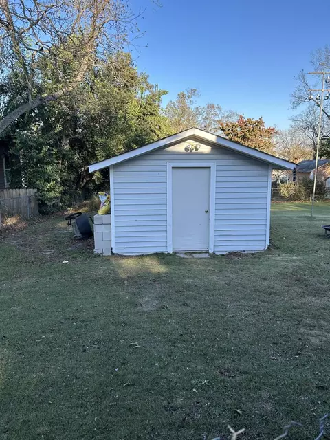 Exterior - 116 Lee St, Thomson, GA 30824 photo 3 of 7